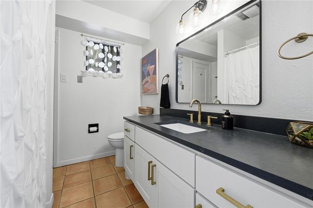 30 Bahama Dr, Rockport, TX 78382