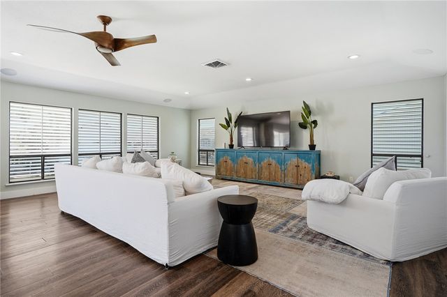 30 Bahama Dr, Rockport, TX 78382