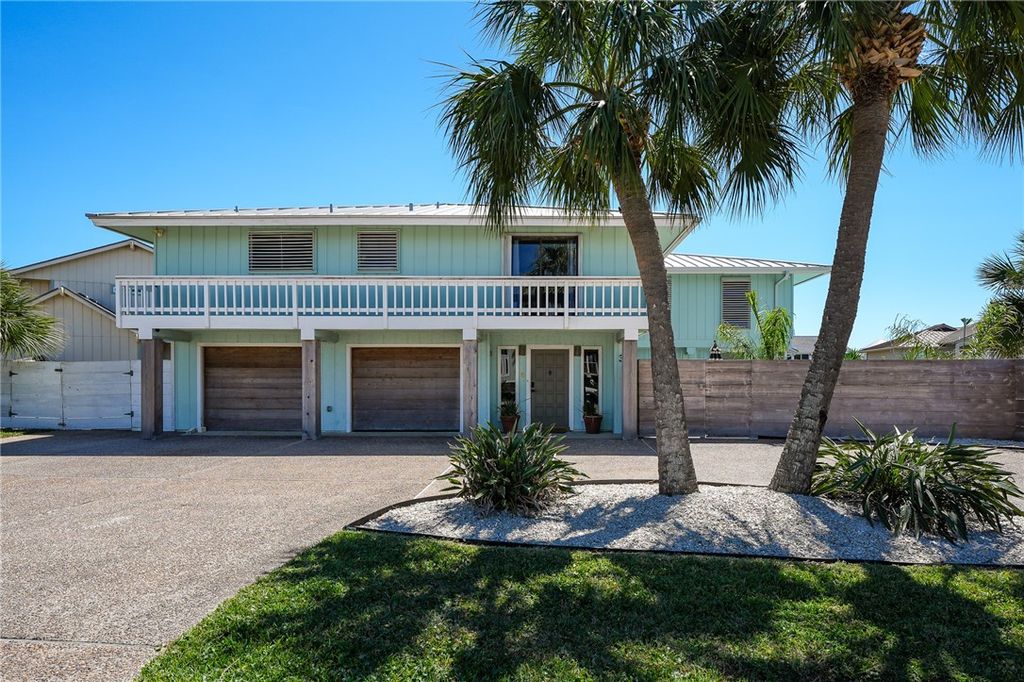 30 Bahama Dr, Rockport, TX 78382