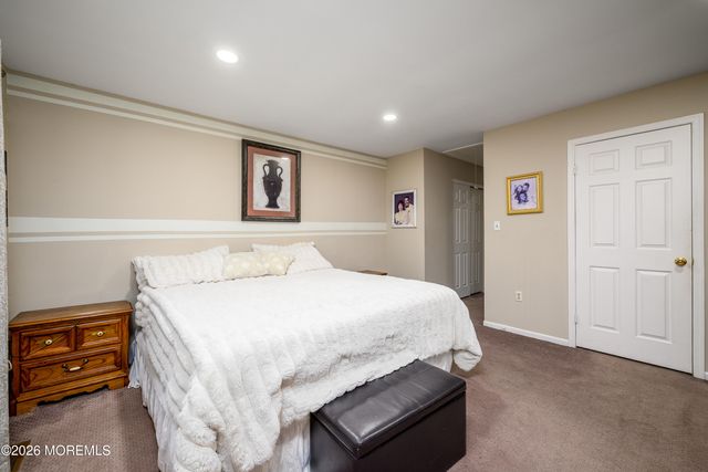 4 Cambridge Drive, Howell, NJ 07731