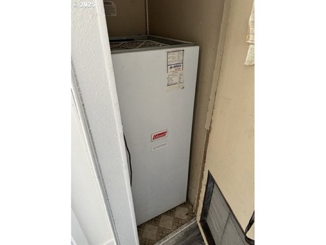 525 S 6TH St 4, Harrisburg, OR 97446