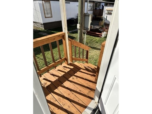 525 S 6TH St 4, Harrisburg, OR 97446