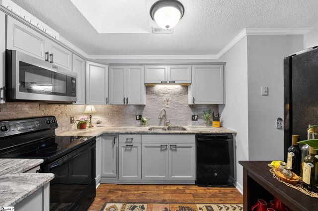 15 Creekside Way, Greenville, SC 29609