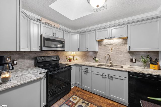 15 Creekside Way, Greenville, SC 29609