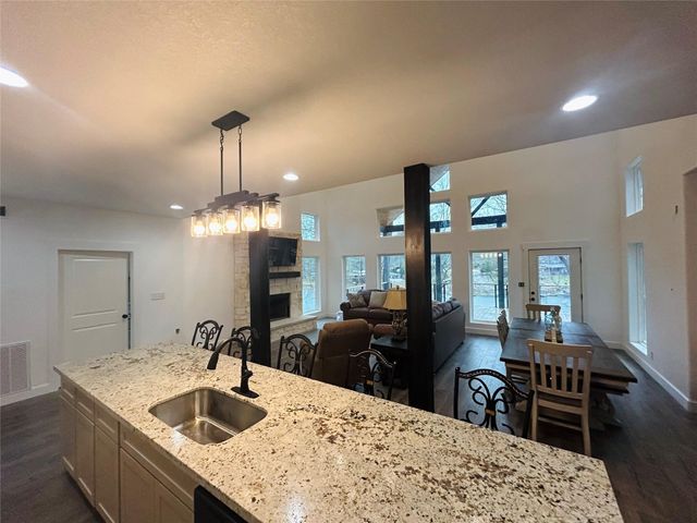 422 Beechwood Loop, Hemphill, TX 75948