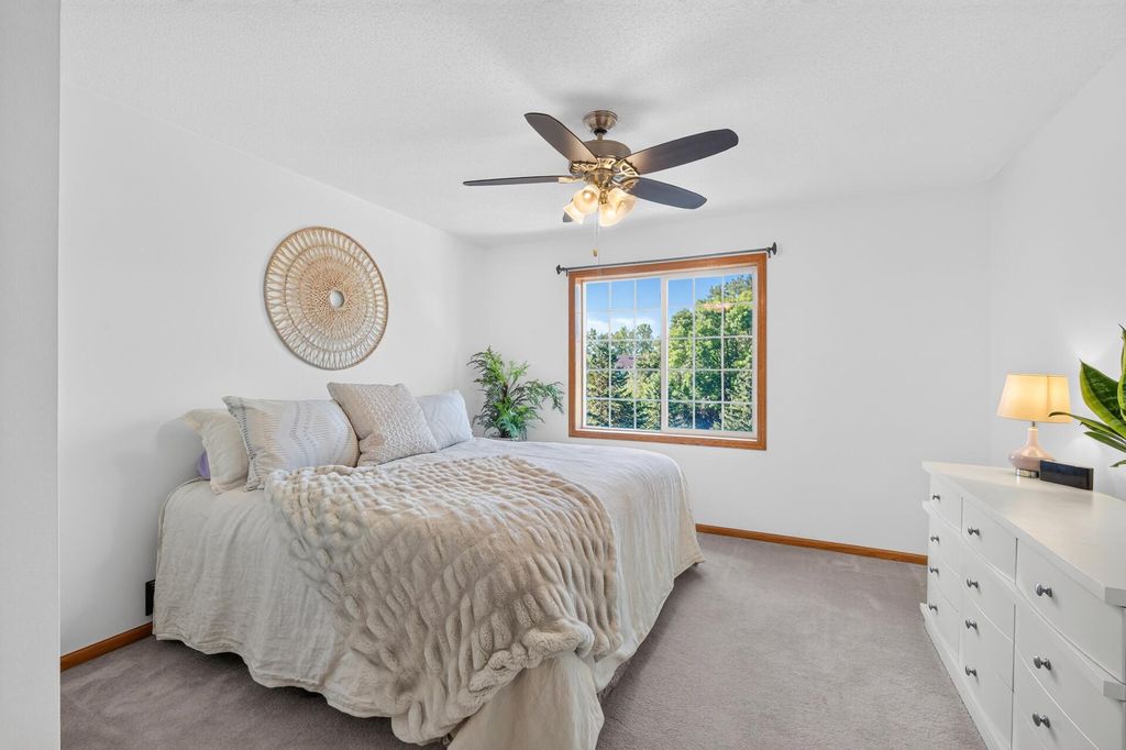 4913 Grenwich Avenue N, Oakdale, MN 55128 — photo 3
