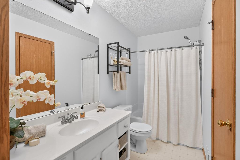 4913 Grenwich Avenue N, Oakdale, MN 55128 — photo 4