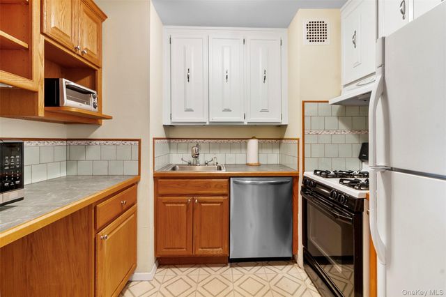 395 Westchester Avenue 3A, Port Chester, NY 10573