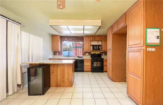 10988 Middleborough, Riverside, CA 92503