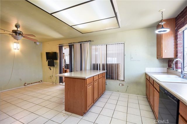 10988 Middleborough, Riverside, CA 92503