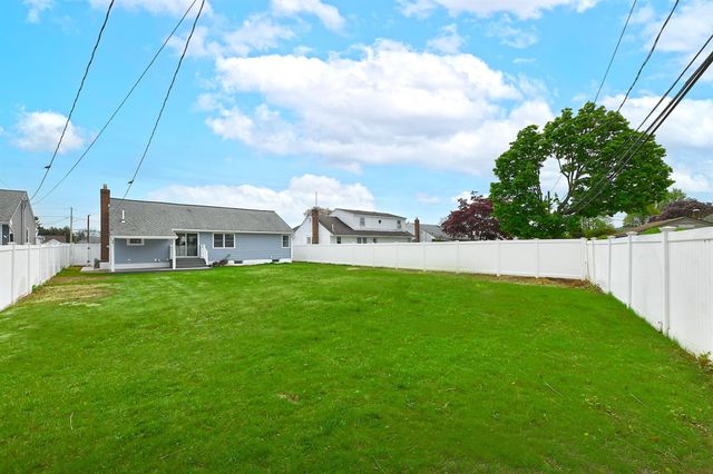 20 Scholl Drive, Farmingdale, NY 11735