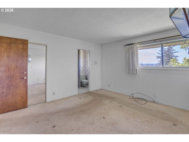 29620 E WOODARD Rd, Troutdale, OR 97060