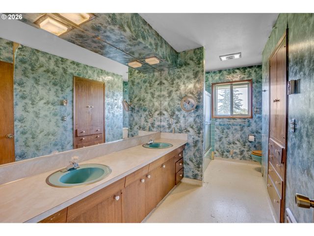29620 E WOODARD Rd, Troutdale, OR 97060