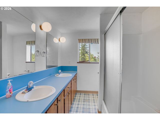 29620 E WOODARD Rd, Troutdale, OR 97060