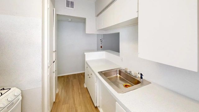 402 E 30th ST 306, Austin, TX 78705