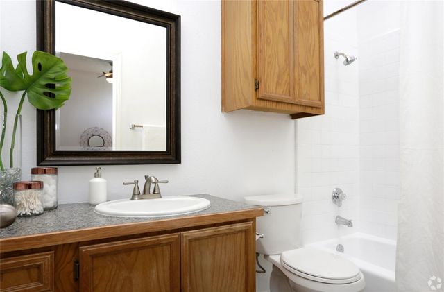 402 E 30th ST 306, Austin, TX 78705