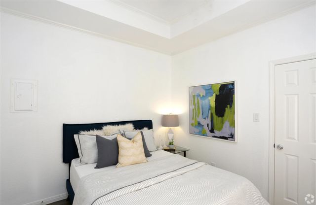 402 E 30th ST 306, Austin, TX 78705