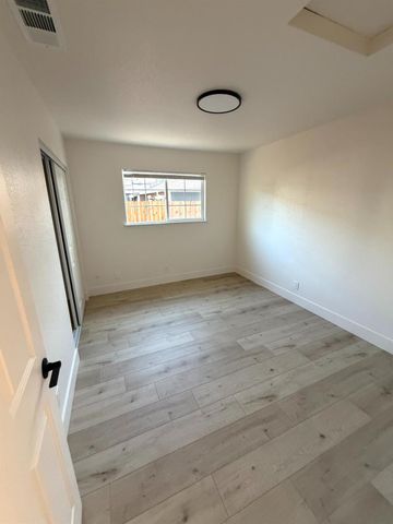 126 Birch St, Roseville, CA 95678
