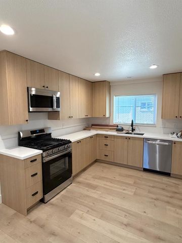 126 Birch St, Roseville, CA 95678
