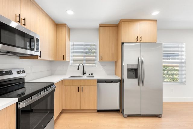 126 Birch St, Roseville, CA 95678