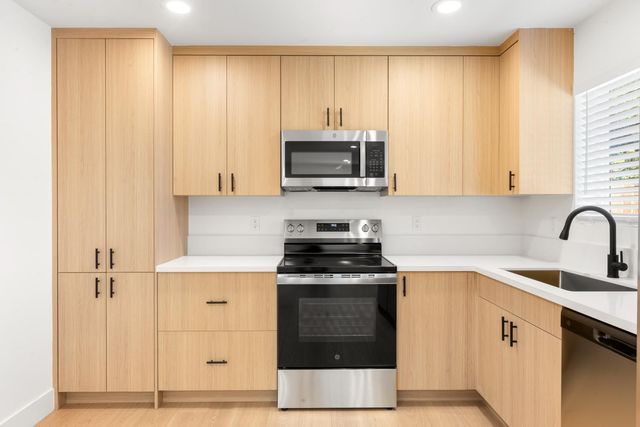 126 Birch St, Roseville, CA 95678