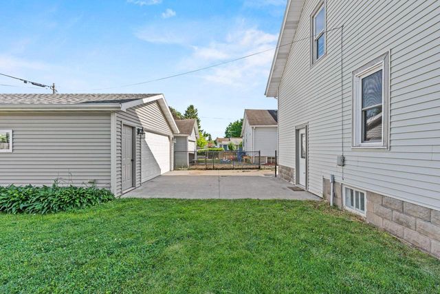 1406 WALNUT STREET, Oshkosh, WI 54901
