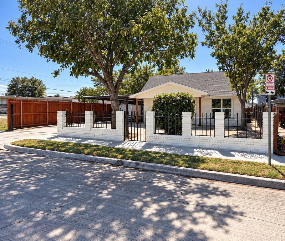 2940 Livingston Avenue, Fort Worth, TX 76110 — exterior
