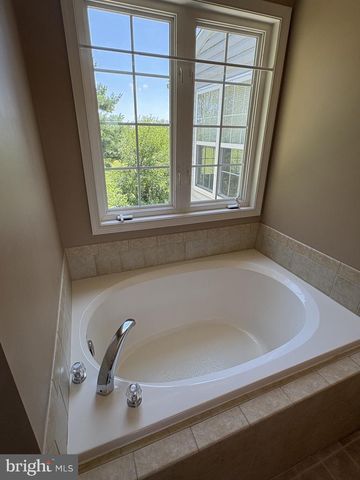 10325 LANTERN LN, Hagerstown, MD 21740
