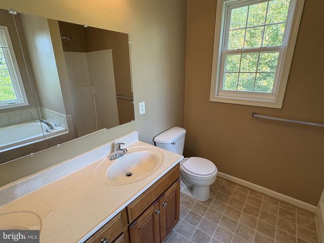 10325 LANTERN LN, Hagerstown, MD 21740