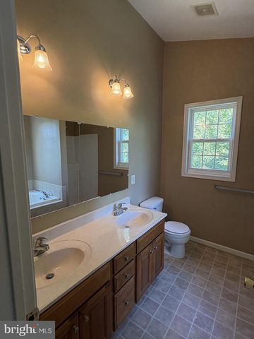 10325 LANTERN LN, Hagerstown, MD 21740