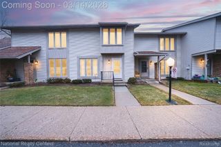 90 Willow Way, Waterford Charter Township, MI 48328