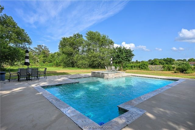 7444 Edge Cutoff Road, Bryan, TX 77808