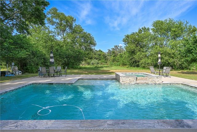7444 Edge Cutoff Road, Bryan, TX 77808