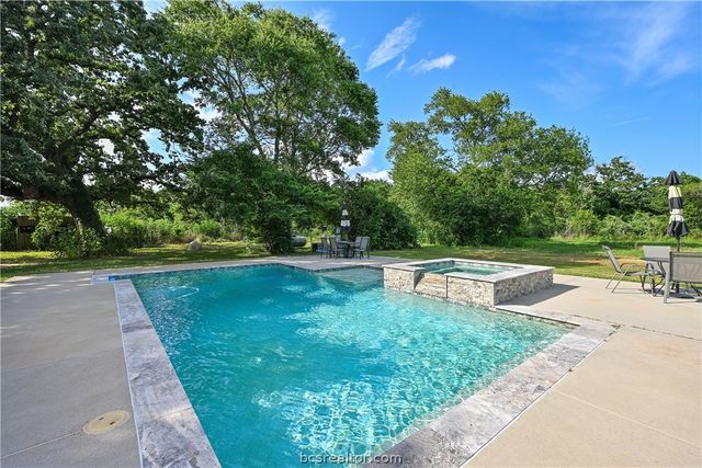 7444 Edge Cutoff Road, Bryan, TX 77808