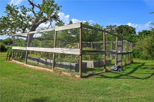 7444 Edge Cutoff Road, Bryan, TX 77808