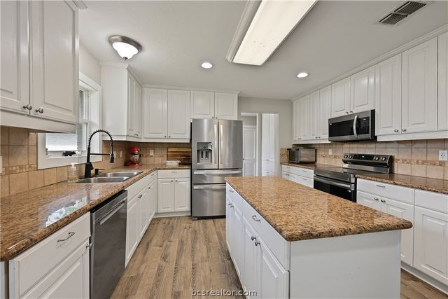 7444 Edge Cutoff Road, Bryan, TX 77808