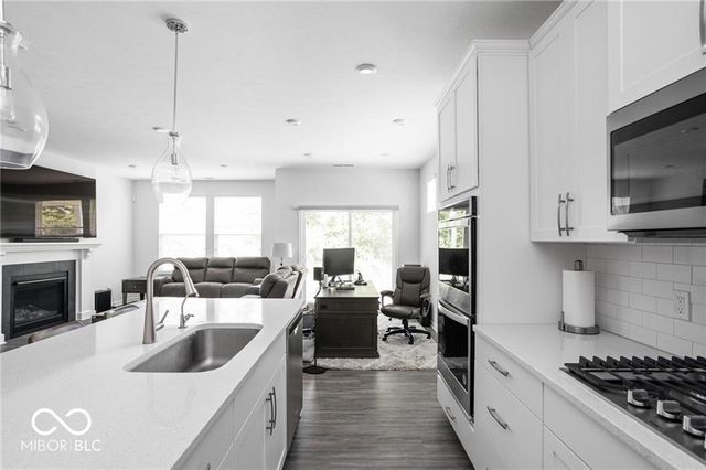 745 Stone Trace Court, Avon, IN 46123