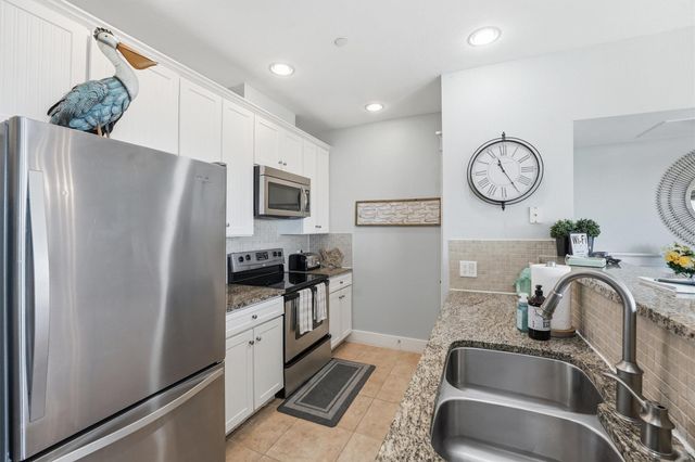 4221 Grassy Pointe Drive 202, Galveston, TX 77554