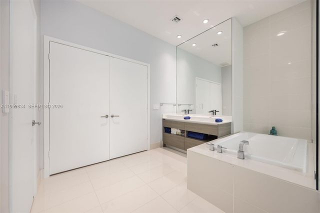 460 NE 28th St 4002, Miami, FL 33137