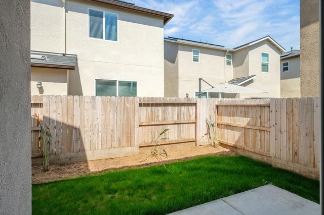 6302 E Moscato Drive, Fresno, CA 93727