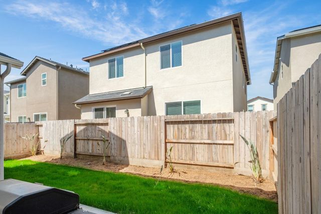 6302 E Moscato Drive, Fresno, CA 93727