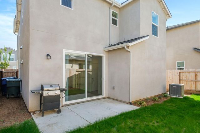 6302 E Moscato Drive, Fresno, CA 93727