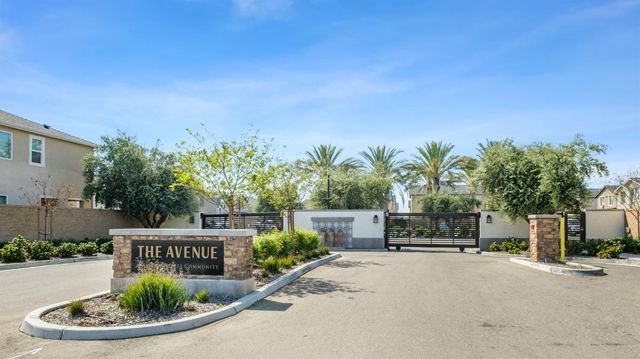 6302 E Moscato Drive, Fresno, CA 93727