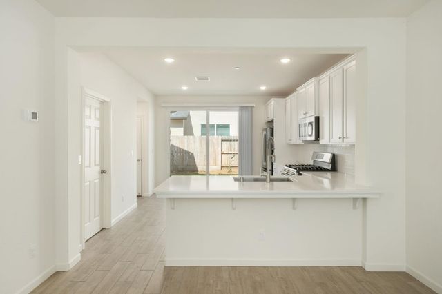 6302 E Moscato Drive, Fresno, CA 93727