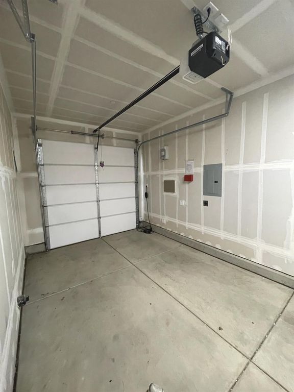 Image 18 of property listing at 6302 E Moscato Drive, Fresno, CA 93727