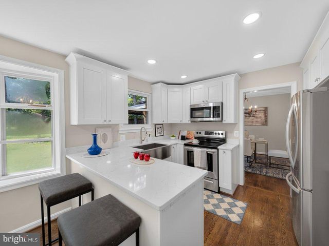 5502 KINGS PARK DR, Springfield, VA 22151