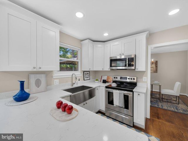 5502 KINGS PARK DR, Springfield, VA 22151