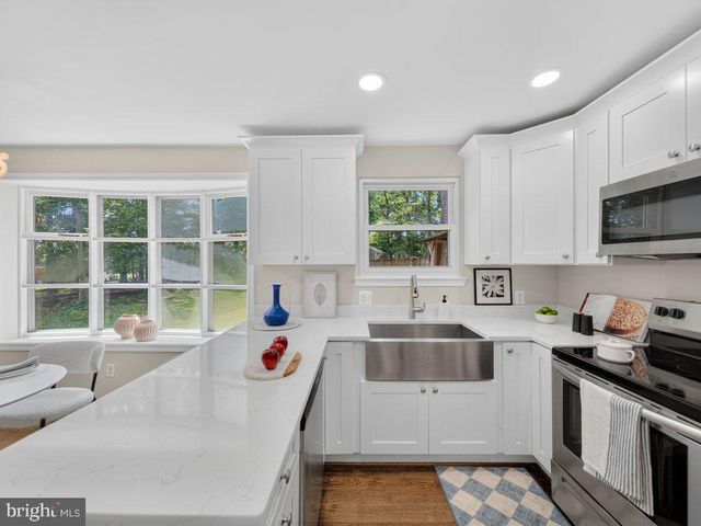 5502 KINGS PARK DR, Springfield, VA 22151