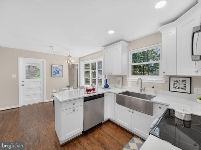 5502 KINGS PARK DR, Springfield, VA 22151