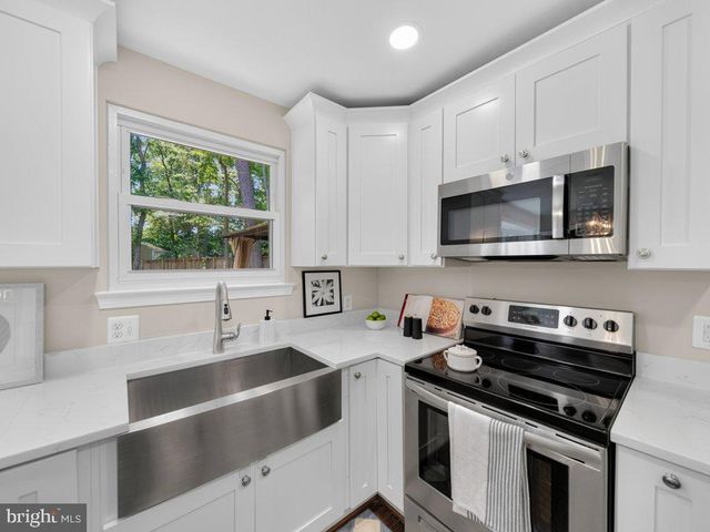 5502 KINGS PARK DR, Springfield, VA 22151